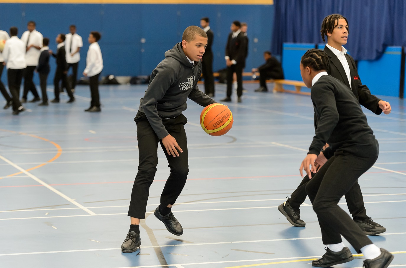 Schoolchildren playing sport (Sport England library)